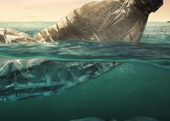 Plastic,Water,Bottles,Pollution,In,Ocean,(environment,Concept)