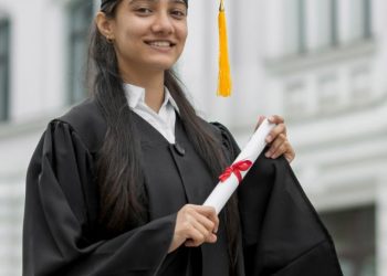 medium-shot-graduate-student